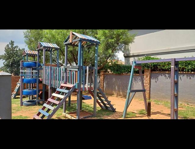 2 BEDROOM TOWNHOUSE FOR SALE IN TERENURE